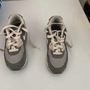 Boys size 1y airmax